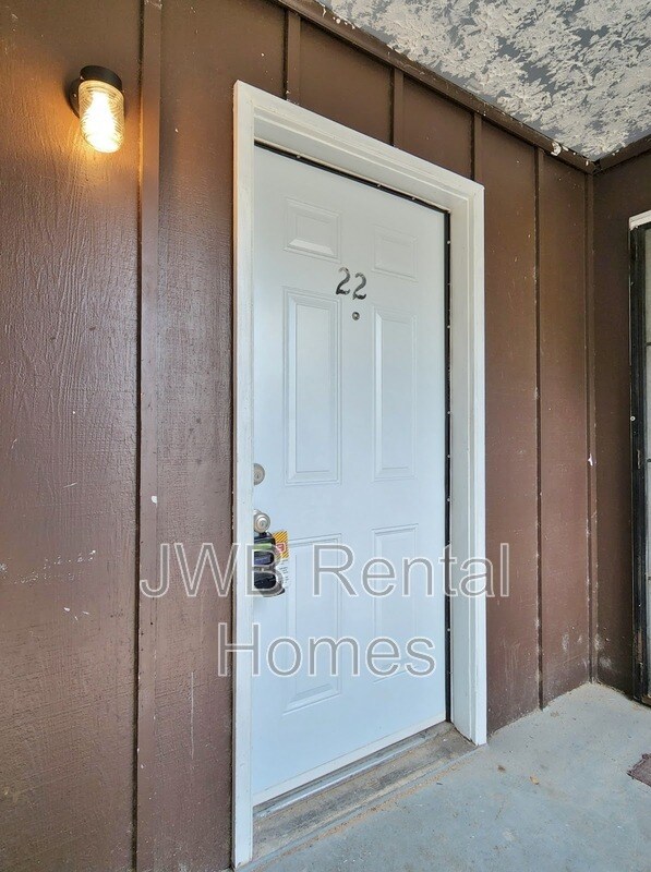 Building Photo - 851 Bert Rd