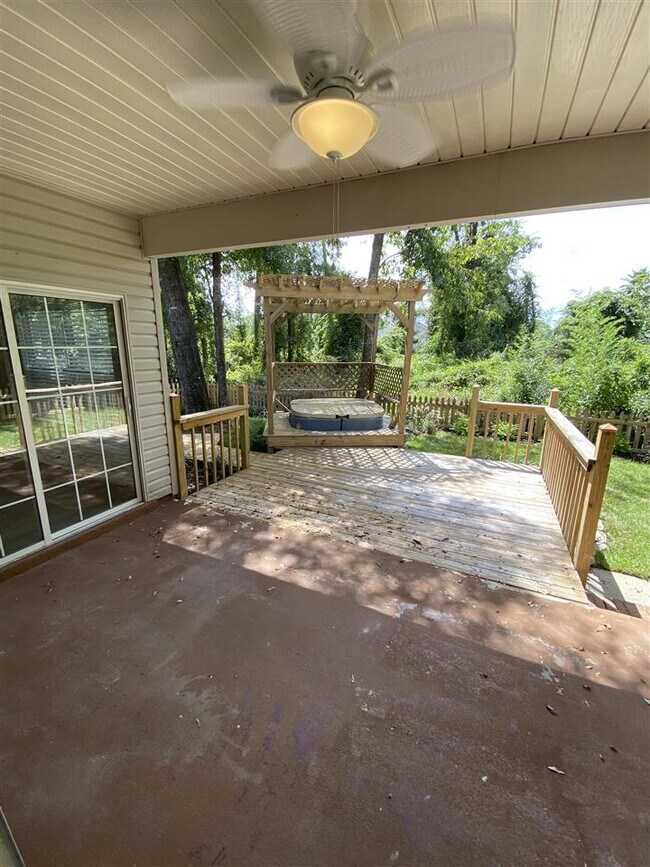 Building Photo - 5370 Appledore Ln