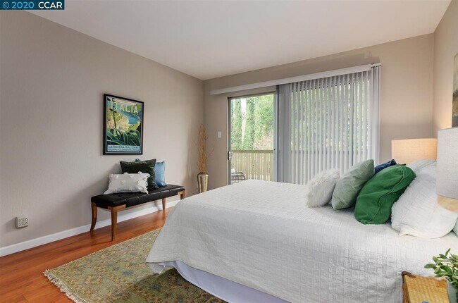 Building Photo - 2716 Oak Rd