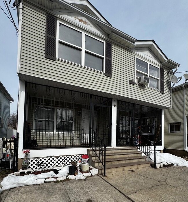 Building Photo - 115b 16th Ave