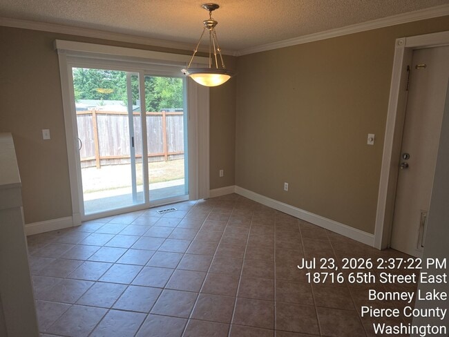 Building Photo - Bonney Lake - Lake Jane HOA - 3 bedroom 2 bathroom rambler home for rent -EV charger, Available NOW!