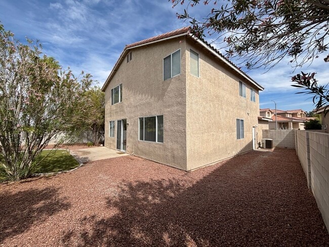 Building Photo - Gorgeous 3 Bed/ 2.5 Bath Home In Green Valley