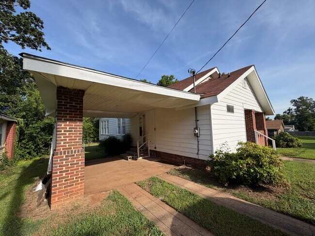 Building Photo - 918 Darlington Way SW