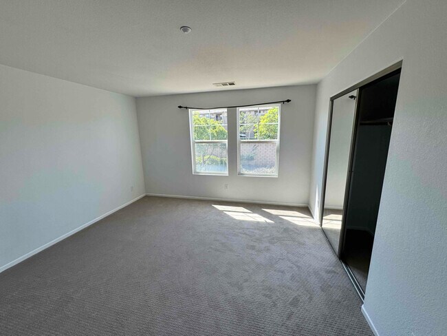 Building Photo - 16916 Hutchins Landing