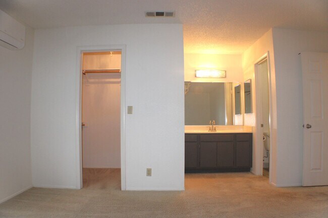 Building Photo - Stylish 3-Bedroom Home with Spacious Backy...