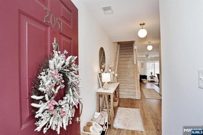 Building Photo - 2051 Charles