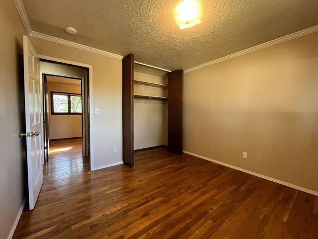 Building Photo - Classic Comfort: 3-Bed, 1.5-Bath Home with Covered Patio & Deck