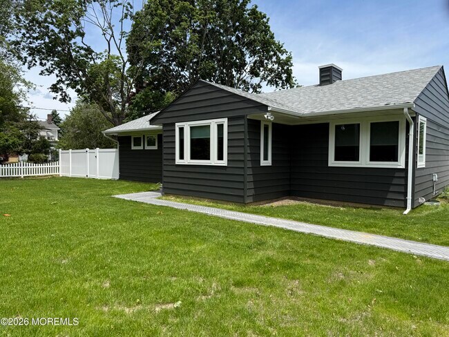 Building Photo - 474 Monmouth Rd