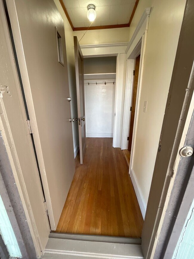 Building Photo - 72-74 Maple St