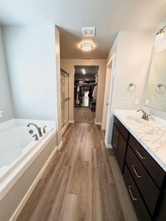 Building Photo - Stunning Nampa Home with RV Parking!