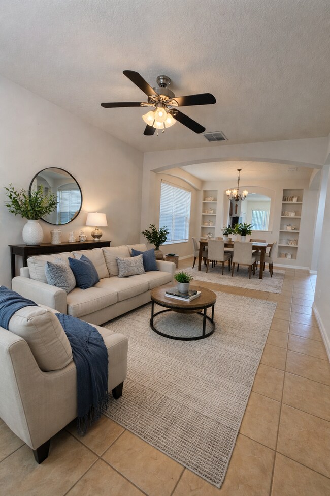 Building Photo - Spacious house with 6 bedrooms and 4.5 bathrooms to call home