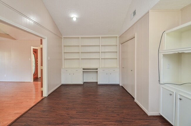 Building Photo - 7923 Burgoyne Rd