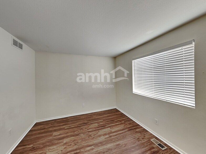 Building Photo - 9752 E 112th Dr