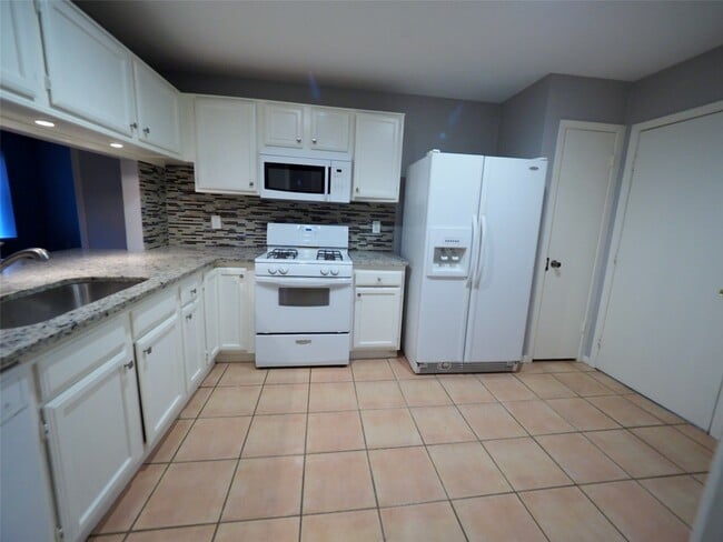 Building Photo - 2812 Pickett Dr