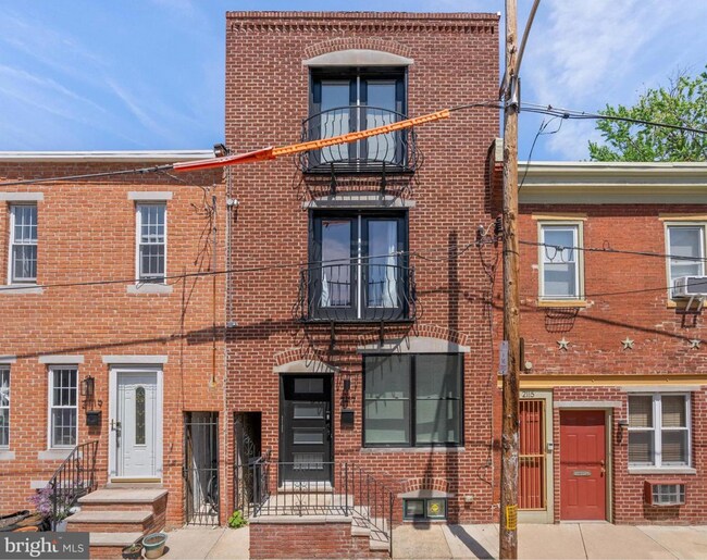 Building Photo - 2117 Clymer St