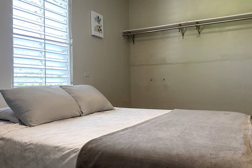 Building Photo - 445 W Mangrum Dr