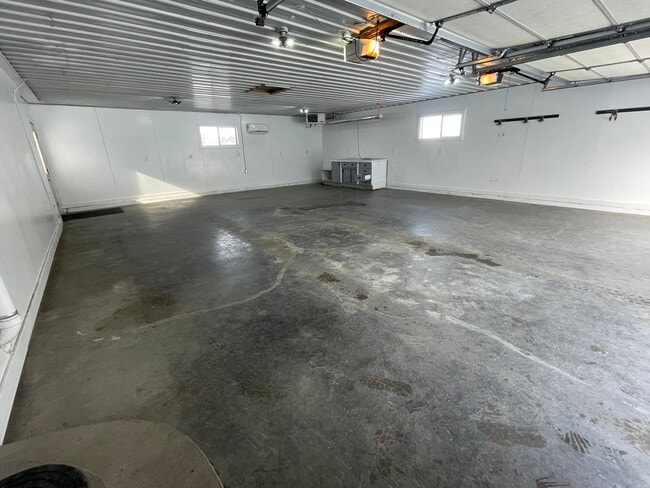 Building Photo - 573 N Donnelly Ave