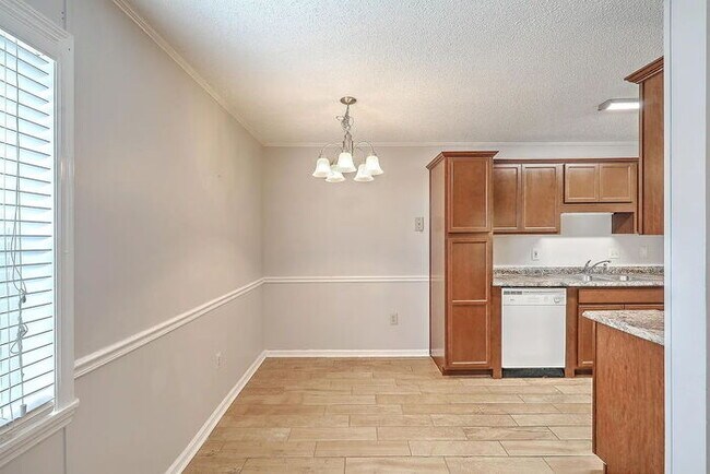 Building Photo - 109 Elmwood Ave
