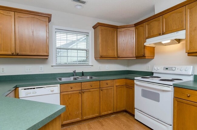 Building Photo - 7511 Old Oak Rd