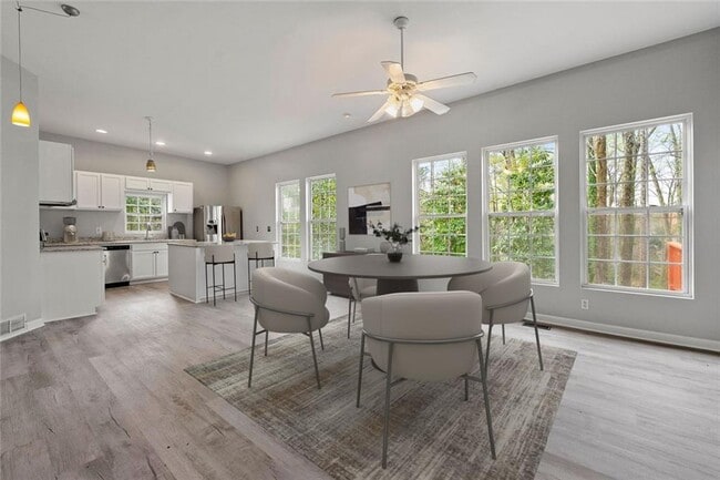 Building Photo - 880 Melody Ln