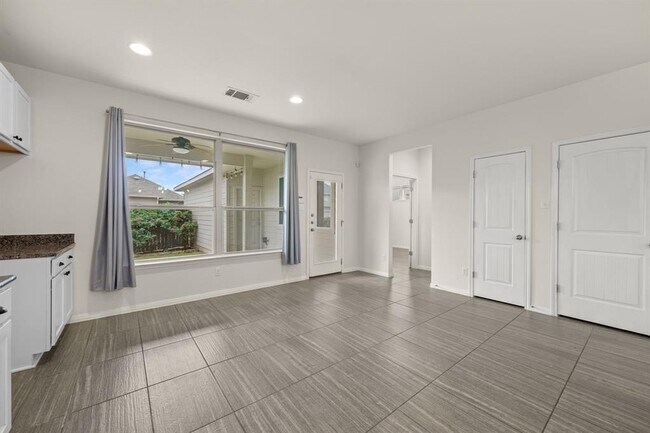 Building Photo - 604 Palmilla St