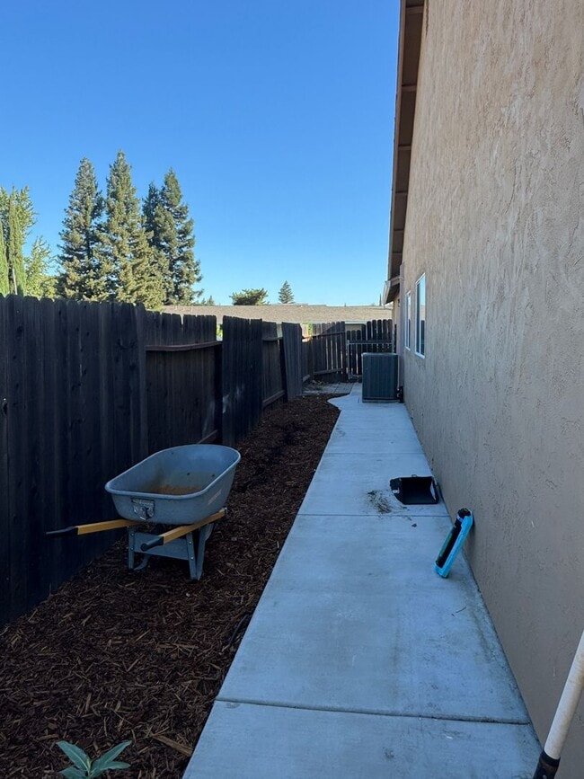 Building Photo - Charming 3-Bedroom, 2-Bath Home with Solar...