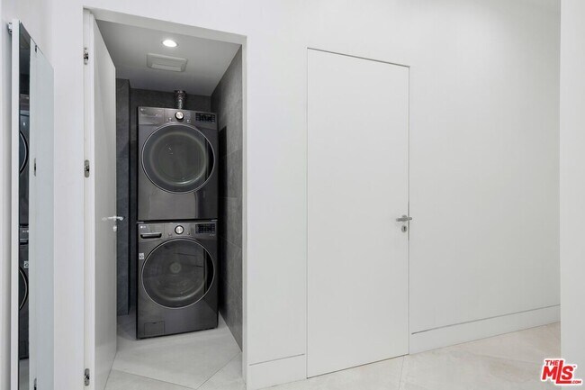 Building Photo - 3911 Cody Rd