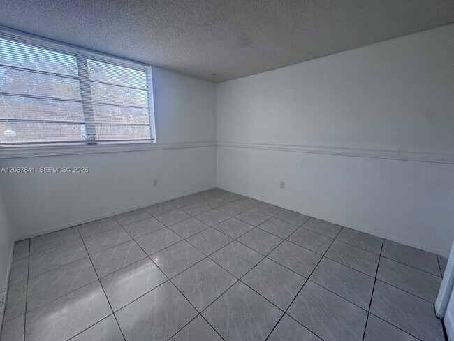 Building Photo - 820 NW 87th Ave
