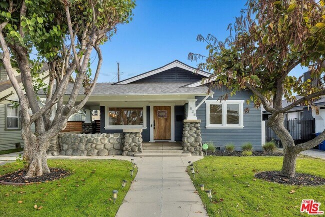 Primary Photo - 1828 W 43rd Pl