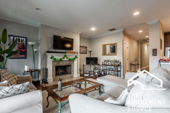 Building Photo - 1136 W Diversey Pkwy