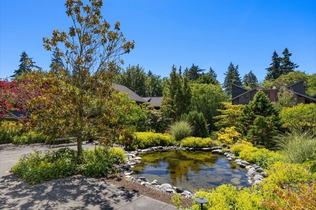 Building Photo - 620 NE Vineyard Ln