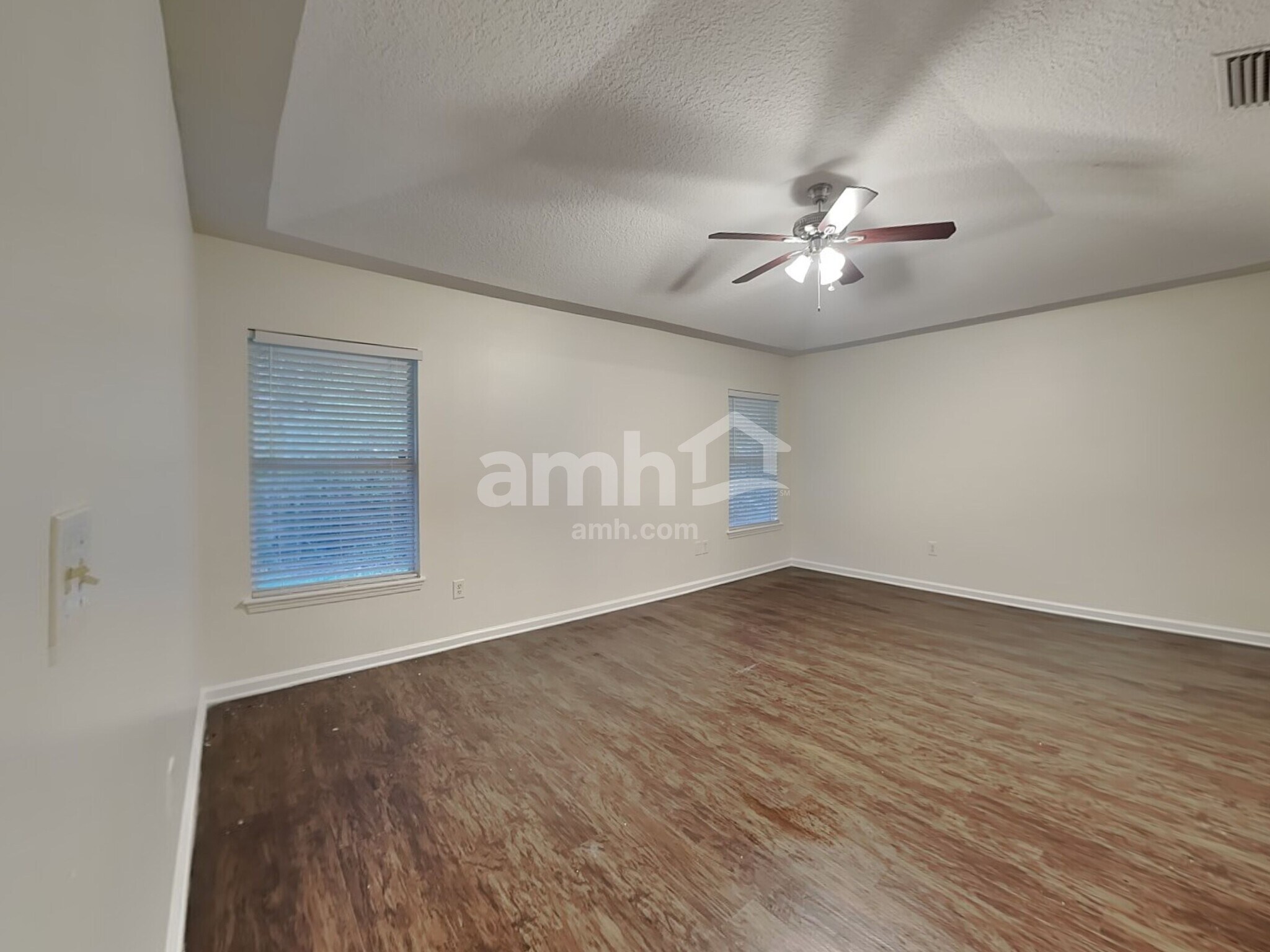 Building Photo - 11670 Deep Springs Dr N