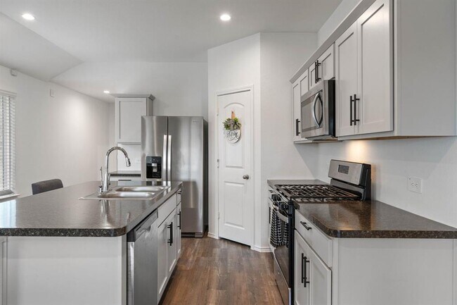 Building Photo - 24335 Saddlestone Green Dr