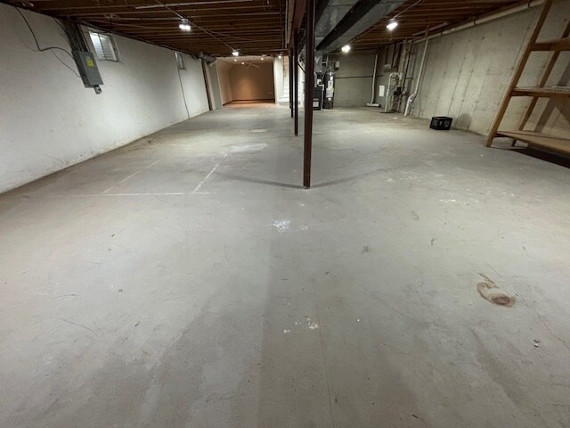 Building Photo - 654 Longview Dr