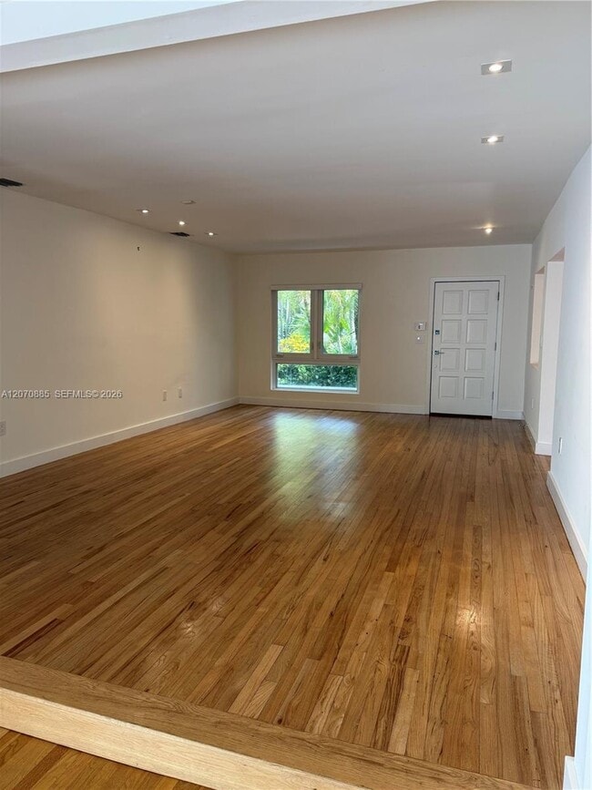 Building Photo - 3865 Poinciana Ave