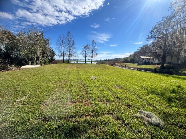 Building Photo - 19 Windy Point Rd