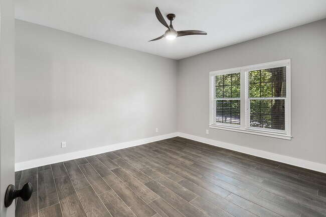 Building Photo - 240 Renaissance Pkwy NE