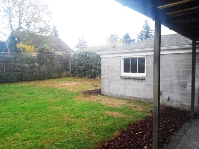 Building Photo - Clean, Spacious, and Rent Ready 2 bedroom ...