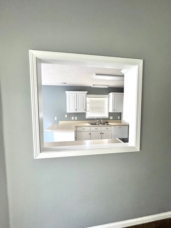 Building Photo - 3085 Achey Dr