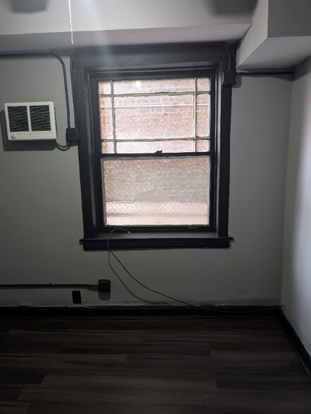 Building Photo - 1221 S Avers Ave