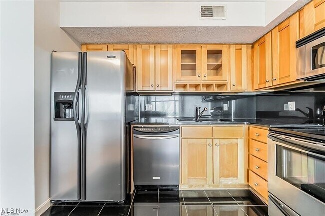 Building Photo - 2222 Detroit Ave