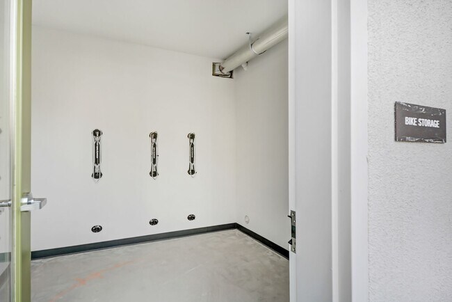 Building Photo - 4127 E Cir Paseo