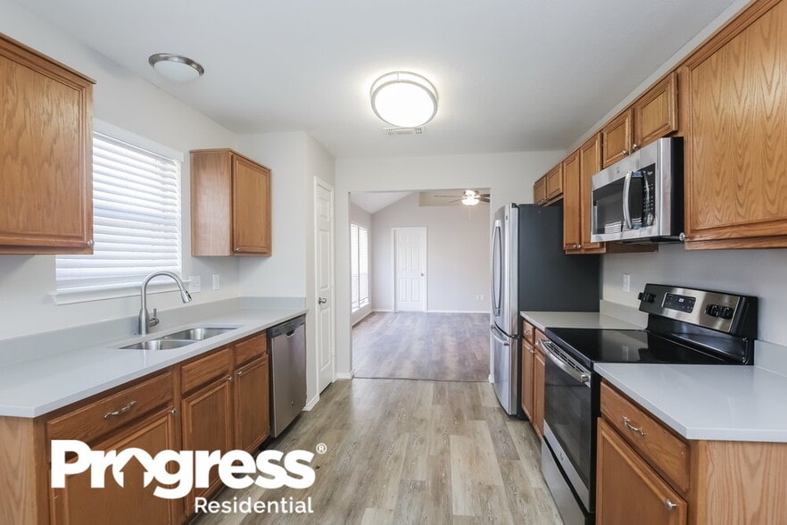 Building Photo - 308 Oak Meadow Ln