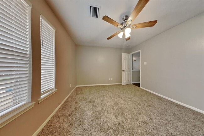 Building Photo - 20415 Drakewood Dr