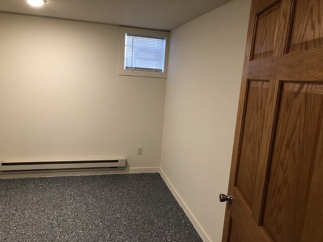 Building Photo - Huge 5 Bed 2 Bath home near UWEC with big ...