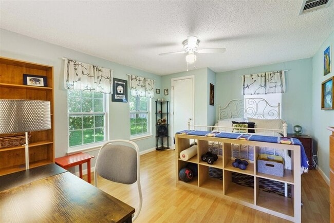 Building Photo - 5711 Chesterfield Ave