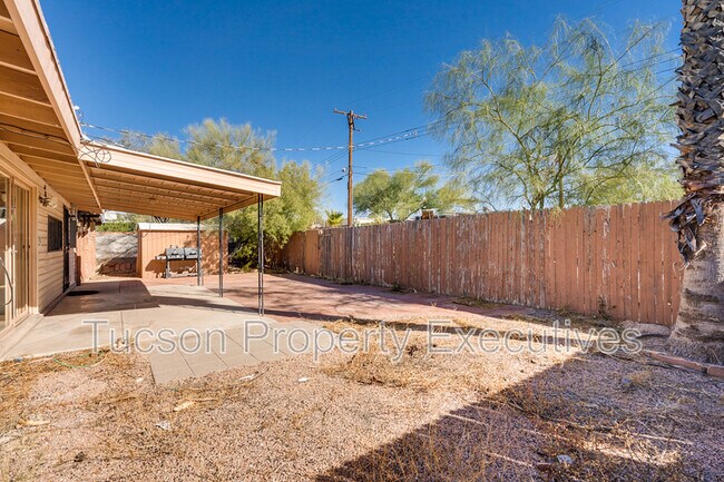 Building Photo - 6844 E Kingston Dr