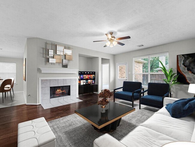 Building Photo - 23301 Tuttle Ct