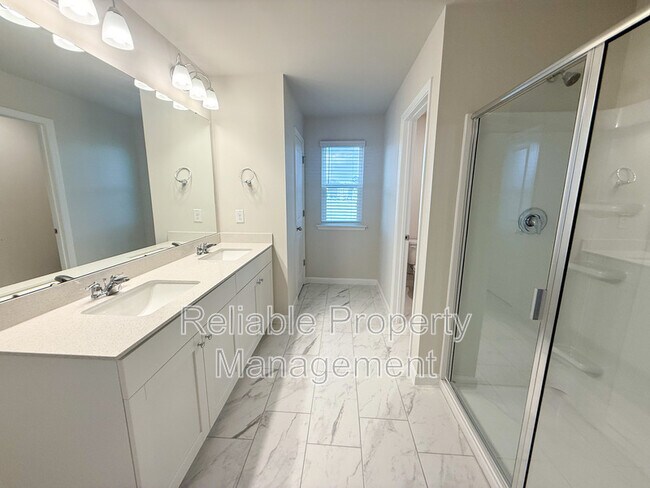Building Photo - 124 Kobus Ct