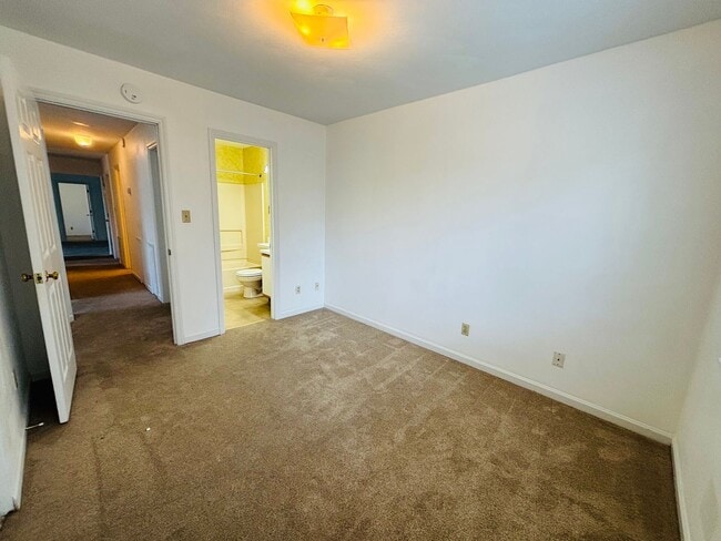 Building Photo - 400 Berryfield Ln